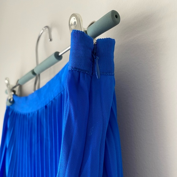 Banana Republic Blue Pleated Midi Skirt - Picture 2 of 3
